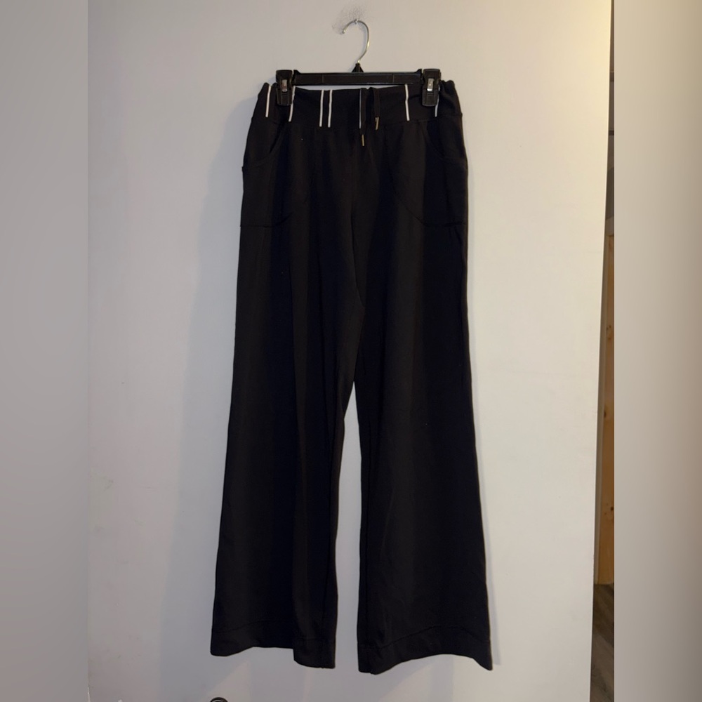 Lululemon • Straight Pants